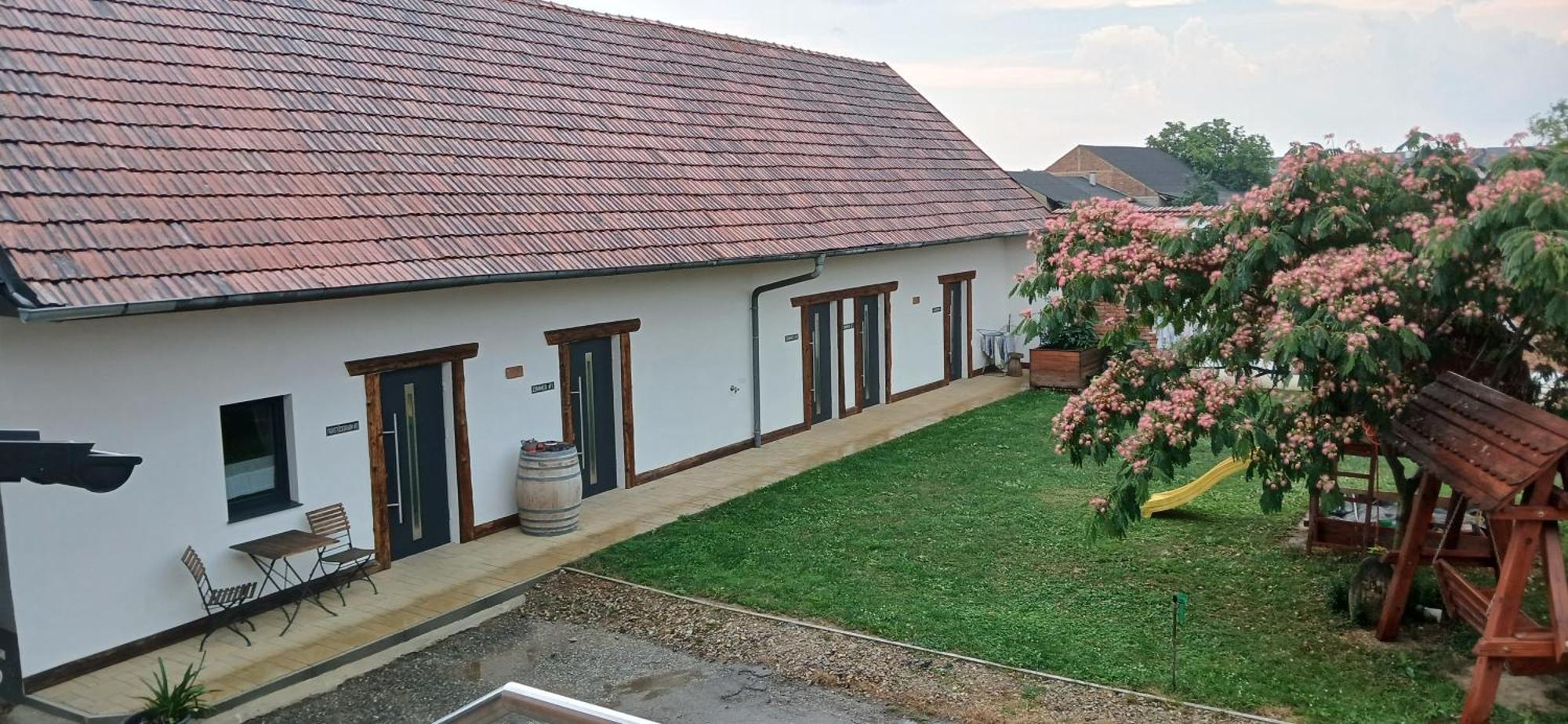 Weingut Thomas Brandl Bed & Breakfast Strass  Luaran gambar