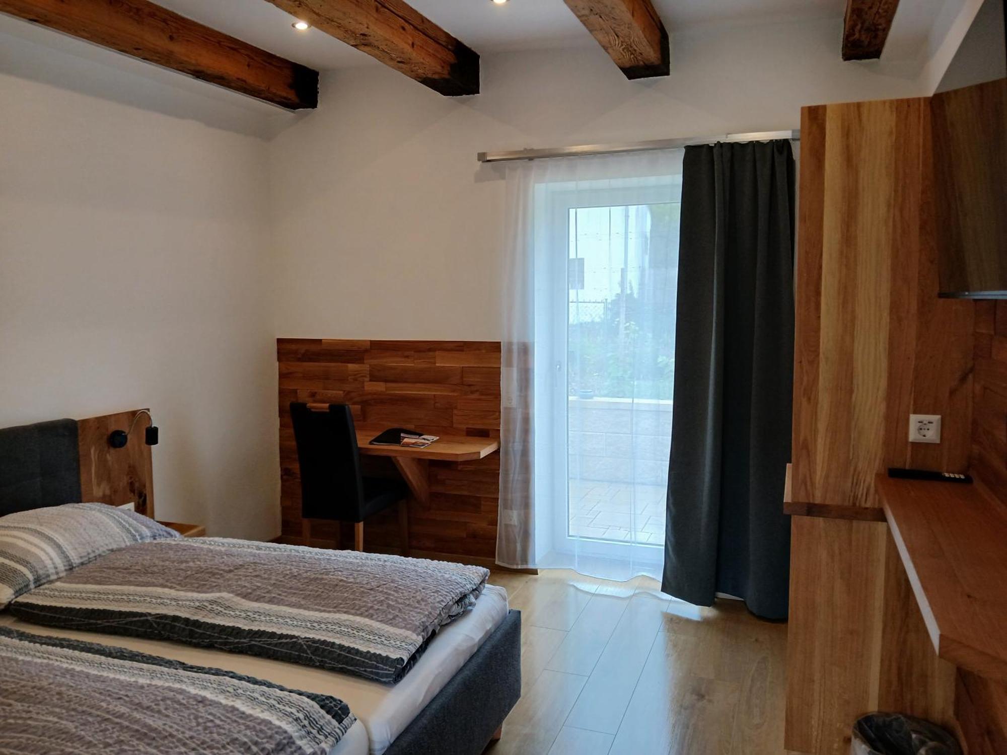 Weingut Thomas Brandl Bed & Breakfast Strass  Luaran gambar